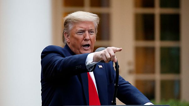 Presidente dos Estados Unidos fala sobre a pandemia nos jardins da Casa Branca Presidente dos Estados Unidos fala sobre a pandemia nos jardins da Casa Branca