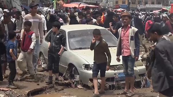 آثار الفيضانات المدمرة التي ضربت العاصمة اليمينة صنعاء 14-04-20 آثار الفيضانات المدمرة التي ضربت العاصمة اليمينة صنعاء 14-04-20