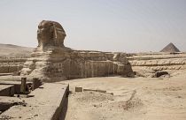 صورة لأهرامات الجيزة وتمثال أبو الهول في مصر