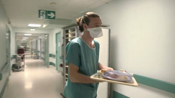 Un plâtrier s'engage à l'hôpital le temps de la crise du coronavirus Un plâtrier s'engage à l'hôpital le temps de la crise du coronavirus