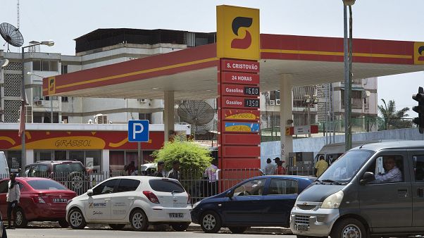 Angola deve sofrer corte de 18% na produção de petróleo Angola deve sofrer corte de 18% na produção de petróleo