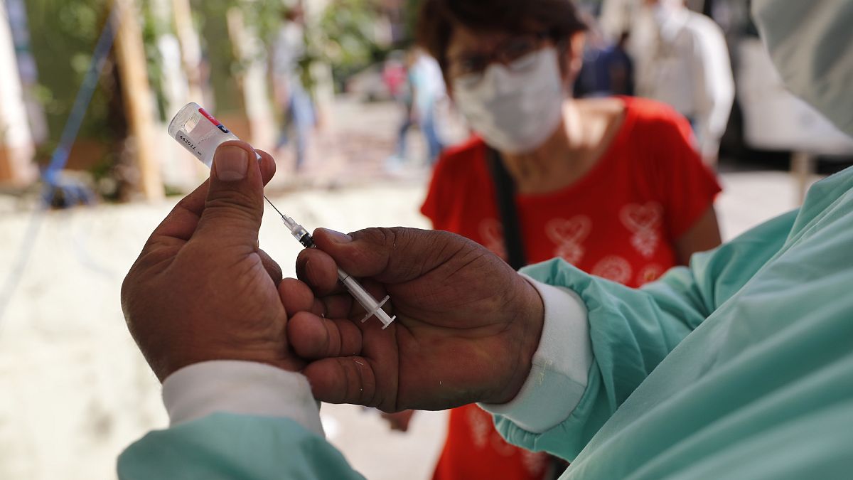 Çinli aşı üreticisi, Covid-19 aşısını Pakistan'da denemek istiyor