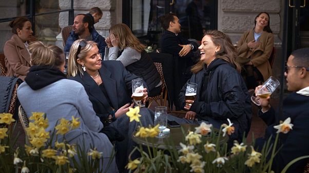 Die Empfehlung, soziale Kontakte einzuschränken, gilt in Schweden nur für Personen über 70 Jahren. Die Empfehlung, soziale Kontakte einzuschränken, gilt in Schweden nur für Personen über 70 Jahren.