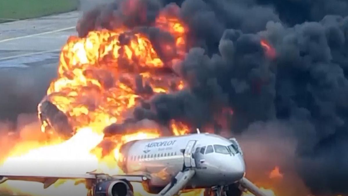 تصاویر تازه‌ای از آتش گرفتن هواپیمای روسیه 