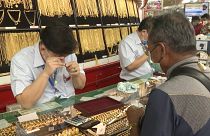 Таиланд: жители Бангкока продают золото