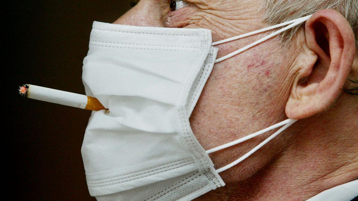 Covid-19 hastaları arasında sigara tüketenlerin oranı daha mı düşük?