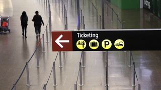 Επιμένει η Κομισιόν στην αποζημίωση των εισιτηρίων από τις αεροπορικές