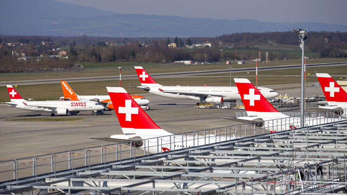 Flugzeuge der Swiss am Boden