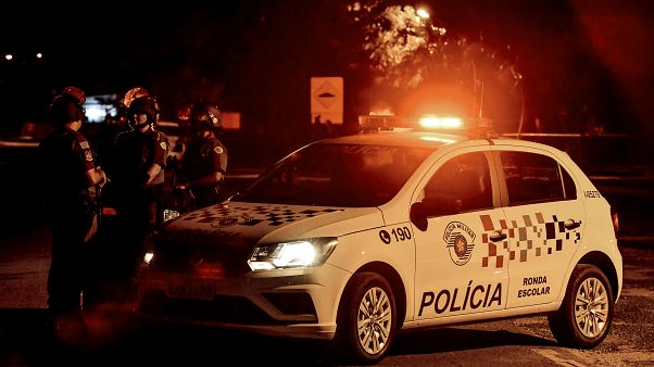 Polícia brasileira em ação Polícia brasileira em ação