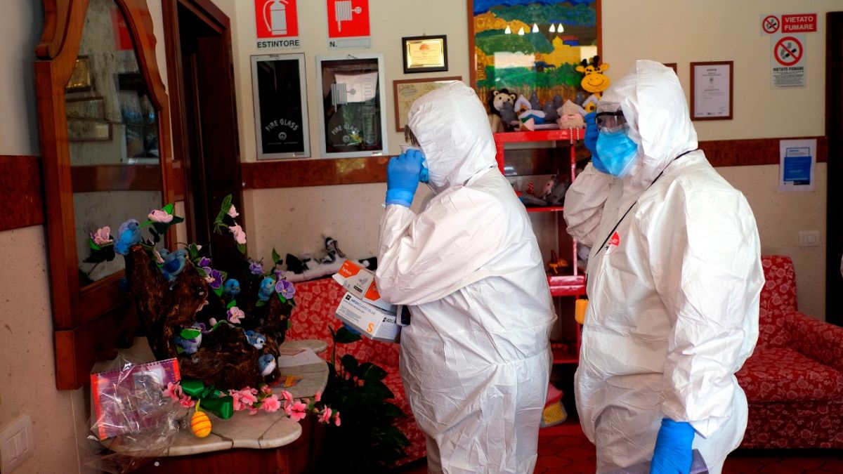 إيطاليا تفتح تحقيقاً في وفيات دار مسنين يشتبه أنها نجمت عن فيروس كورونا