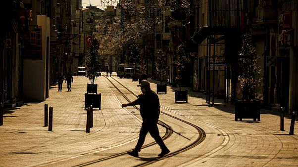 Koronavirüs salgını nedeniyle İstanbul'da caddeler boş kaldı Koronavirüs salgını nedeniyle İstanbul'da caddeler boş kaldı