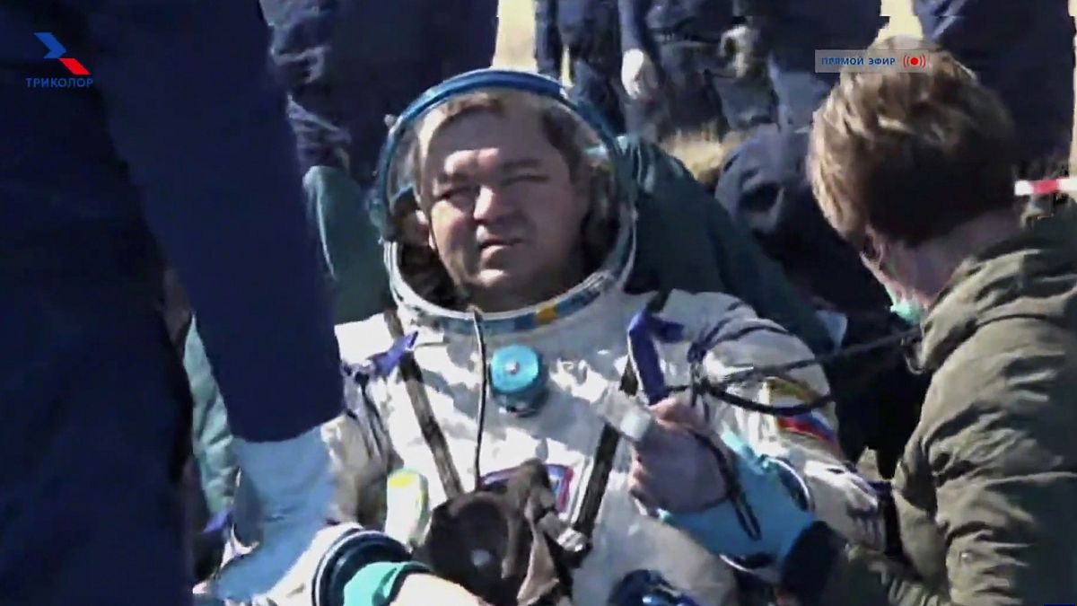 Regresan tres tripulantes de la Estación Espacial Internacional