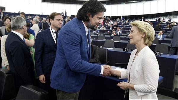 Deutsch Tamás gratulált Ursula von der Leyennek kinevezésekor, 2019 júliusa Deutsch Tamás gratulált Ursula von der Leyennek kinevezésekor, 2019 júliusa
