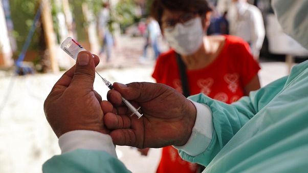 A fotó illusztráció, egy influenza elleni védőoltás beadásakor készült A fotó illusztráció, egy influenza elleni védőoltás beadásakor készült