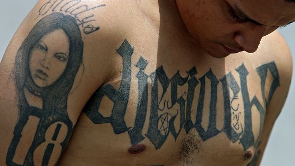 Un chef du gang "Barrio 18" photographié après son arrestation à Antiguo Cuscatlan - centre du Salvador - le 19 septembre 2006 Un chef du gang "Barrio 18" photographié après son arrestation à Antiguo Cuscatlan - centre du Salvador - le 19 septembre 2006