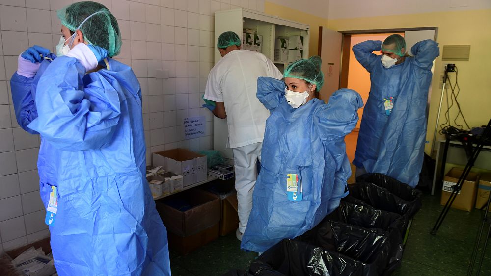 Covid-19 : frappés de plein fouet, les Européens espèrent toujours l'accalmie