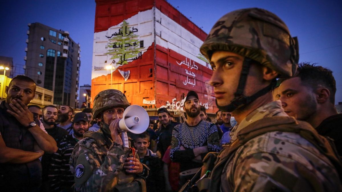  بازگشت معترضان لبنانی به خیابان با وجود قرنطینه؛ «از گرسنگی می‌میریم یا کرونا؟»