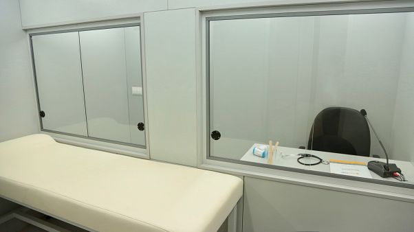 Doktorları Covid-19'dan korumak için yerli 'steril triyaj kabini' geliştirildi Doktorları Covid-19'dan korumak için yerli 'steril triyaj kabini' geliştirildi