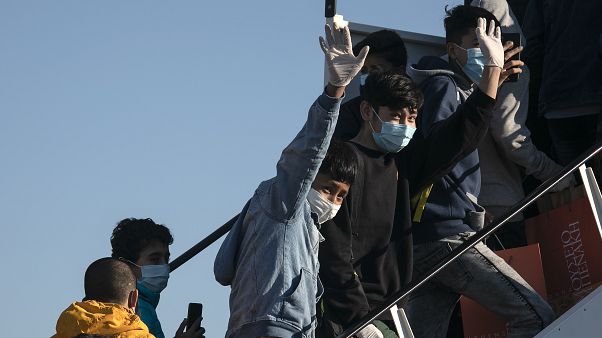 وصول 47 من اللاجئين القصر إلى ألمانيا قدموا من مخيمات في اليونان وصول 47 من اللاجئين القصر إلى ألمانيا قدموا من مخيمات في اليونان