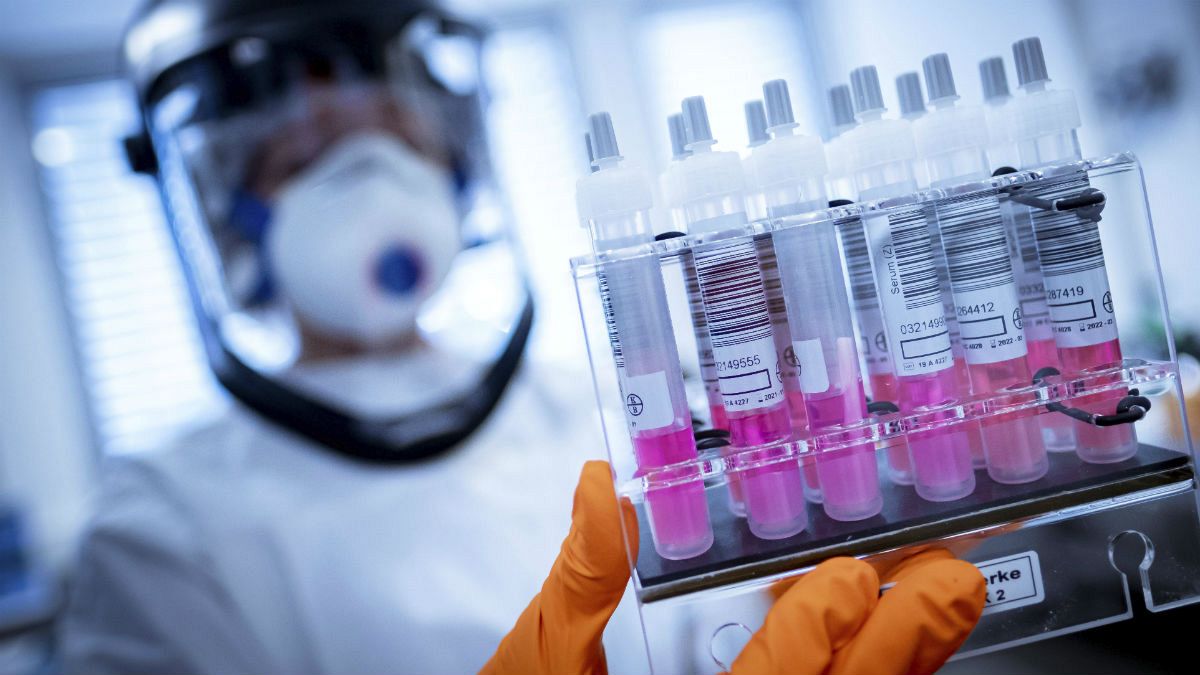 واکسن آکسفورد برای کرونا؛ یک میلیون نمونه همزمان با آزمایش اولیه تولید می‌شود