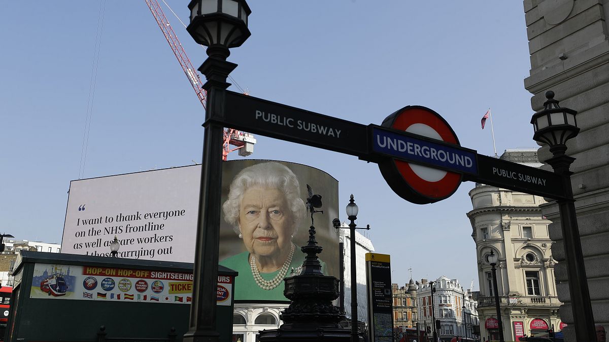 Kraliçe Elizabeth 94'ncü yaş günü kutlamalarını iptal etti