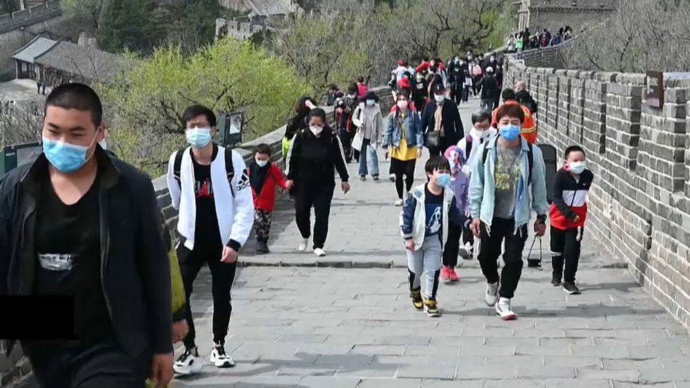 Alors que la crise de Covid-19 s'atténue, la grande muraille de Chine rouvre aux touristes