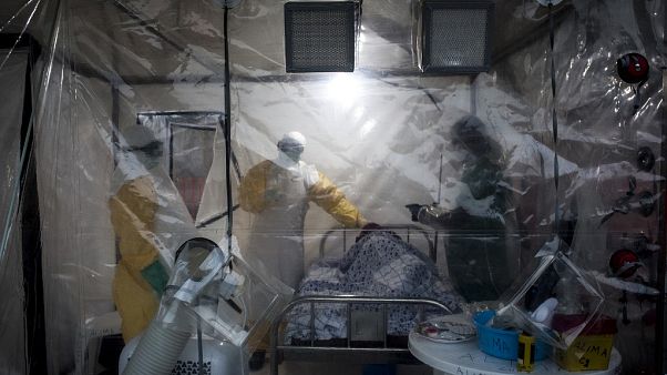 Ebola hasta tedavisi (Arşiv) Ebola hasta tedavisi (Arşiv)