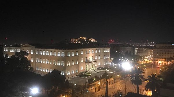 Με πυροτεχνήματα η Ανάσταση στην Αθήνα Με πυροτεχνήματα η Ανάσταση στην Αθήνα