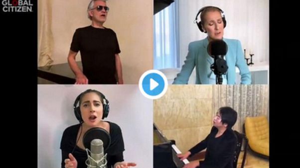 Das casas de mais de 50 músicos para as casas do público Das casas de mais de 50 músicos para as casas do público