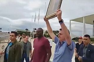 Presidente brasileiro apela ao regresso ao trabalho