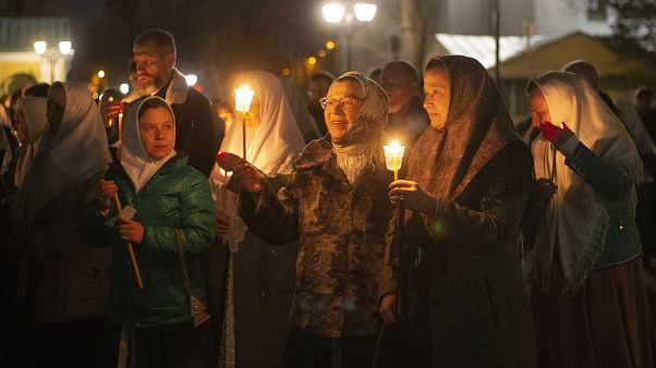 Несмотря на COVID-19, в некоторых российских городах прошли пасхальные службы Несмотря на COVID-19, в некоторых российских городах прошли пасхальные службы