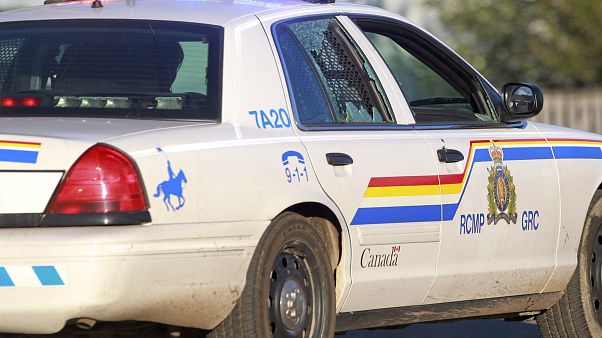 Canada: si traveste da poliziotto e apre il fuoco. Fa tantissimi morti Canada: si traveste da poliziotto e apre il fuoco. Fa tantissimi morti
