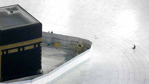 Müslüman alemi Covid-19'un gölgesinde Ramazan'a giriyor: Toplu iftar, cemaatle teravih, umre yok Müslüman alemi Covid-19'un gölgesinde Ramazan'a giriyor: Toplu iftar, cemaatle teravih, umre yok
