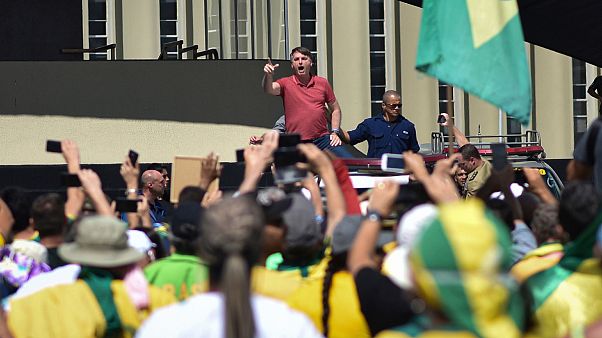Jair Bolsonaro discursa diante de uma manifestação anticonstitucional em Brasília Jair Bolsonaro discursa diante de uma manifestação anticonstitucional em Brasília
