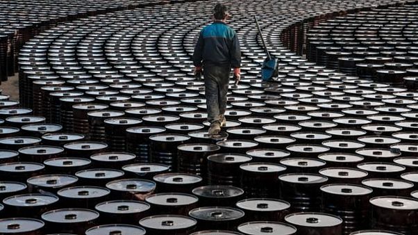 ABD petrolünün vadeli kontrat fiyatı tarihte ilk defa eksiye düştü ABD petrolünün vadeli kontrat fiyatı tarihte ilk defa eksiye düştü