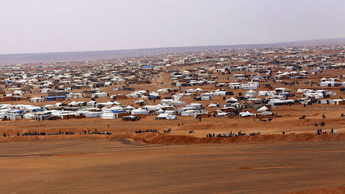 مخيم الركبان في الصحراء السورية على الحدود مع الأردن