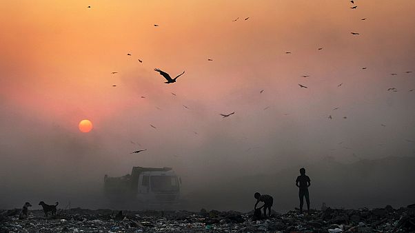 Naplemente Új-Delhiben (archív) Naplemente Új-Delhiben (archív)