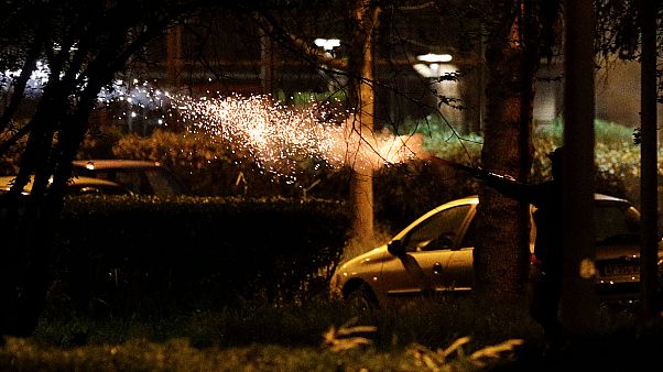 Force de police intervenant lors d'incidents à Villeneuve-la-Garenne dans le nord de Paris, le 20 avril 2020. Force de police intervenant lors d'incidents à Villeneuve-la-Garenne dans le nord de Paris, le 20 avril 2020.
