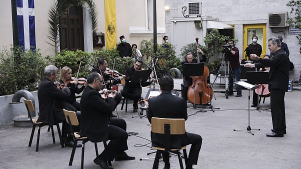 Το μουσικό «ευχαριστώ» της ΕΡΤ σε γιατρούς και νοσηλευτές Το μουσικό «ευχαριστώ» της ΕΡΤ σε γιατρούς και νοσηλευτές
