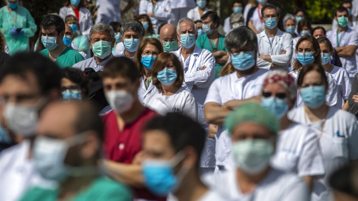 Spagna, in lieve aumento le vittime del coronavirus