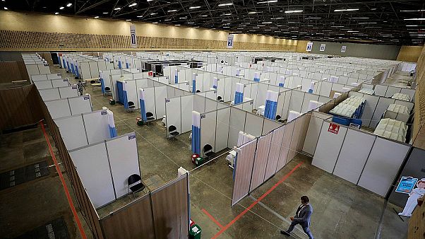 COVID-19: Ξεπερνούν τους 170.000 οι νεκροί COVID-19: Ξεπερνούν τους 170.000 οι νεκροί