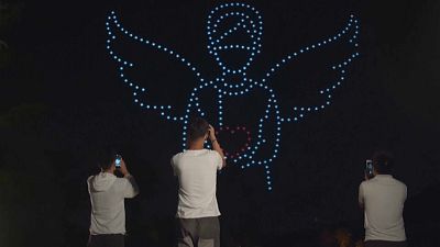 Lichtkunst mit Drohnen