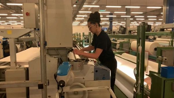 Empresas convertem-se e fabricam máscaras Empresas convertem-se e fabricam máscaras