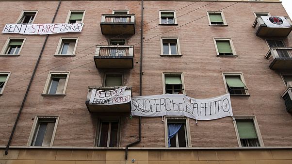 "Viviamo di contrattini e lavoretti": il condominio di precari proclama lo sciopero dell'affitto "Viviamo di contrattini e lavoretti": il condominio di precari proclama lo sciopero dell'affitto