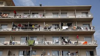 اليونان تفرض الحجر على فندق يضم مهاجرين ثبُتت إصابتهم بكوفيد-19