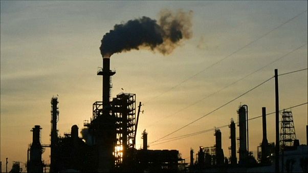 Coronavirus : jamais le cours du pétrole n'avait été aussi bas depuis 20 ans Coronavirus : jamais le cours du pétrole n'avait été aussi bas depuis 20 ans