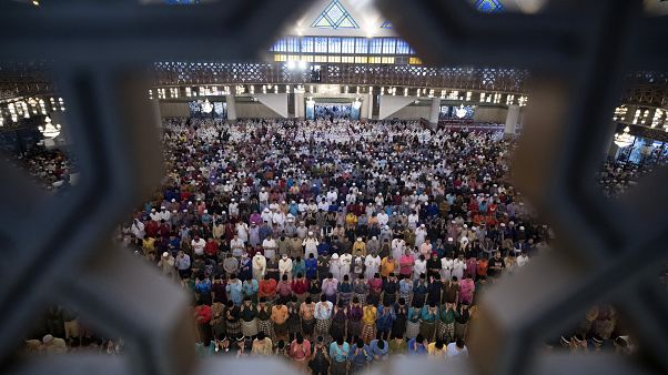مسلمو آسيا وصعوبة الالتزام بالتباعد الاجتماعي خلال شهر رمضان مسلمو آسيا وصعوبة الالتزام بالتباعد الاجتماعي خلال شهر رمضان