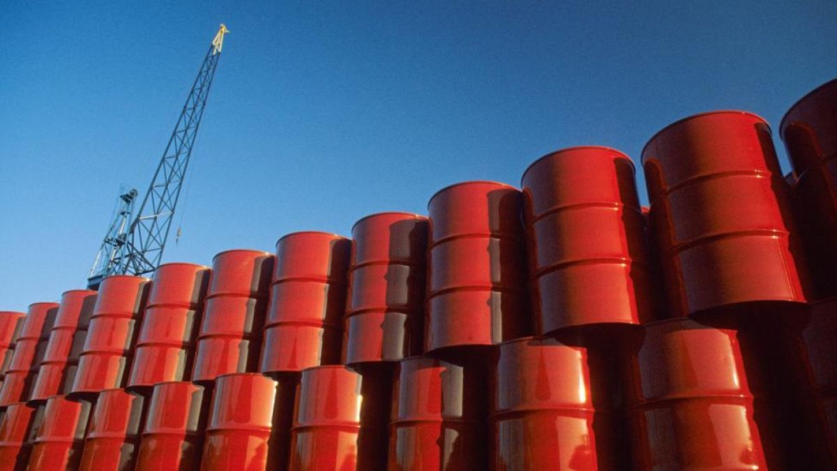 Brent petrol düşük talep ve arz fazlasındaki artışla piyasalarda 20 doların altına geriledi