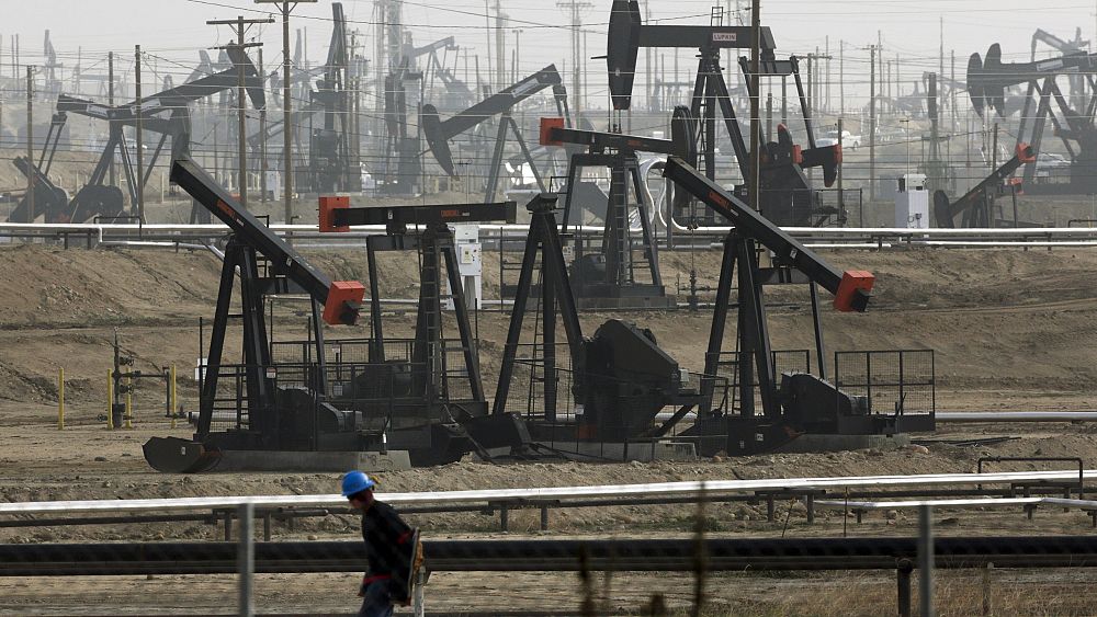 De la crise sanitaire à la crise pétrolière, l'avenir sombre de l'or noir