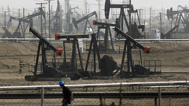 De la crise sanitaire à la crise pétrolière, l'avenir sombre de l'or noir De la crise sanitaire à la crise pétrolière, l'avenir sombre de l'or noir